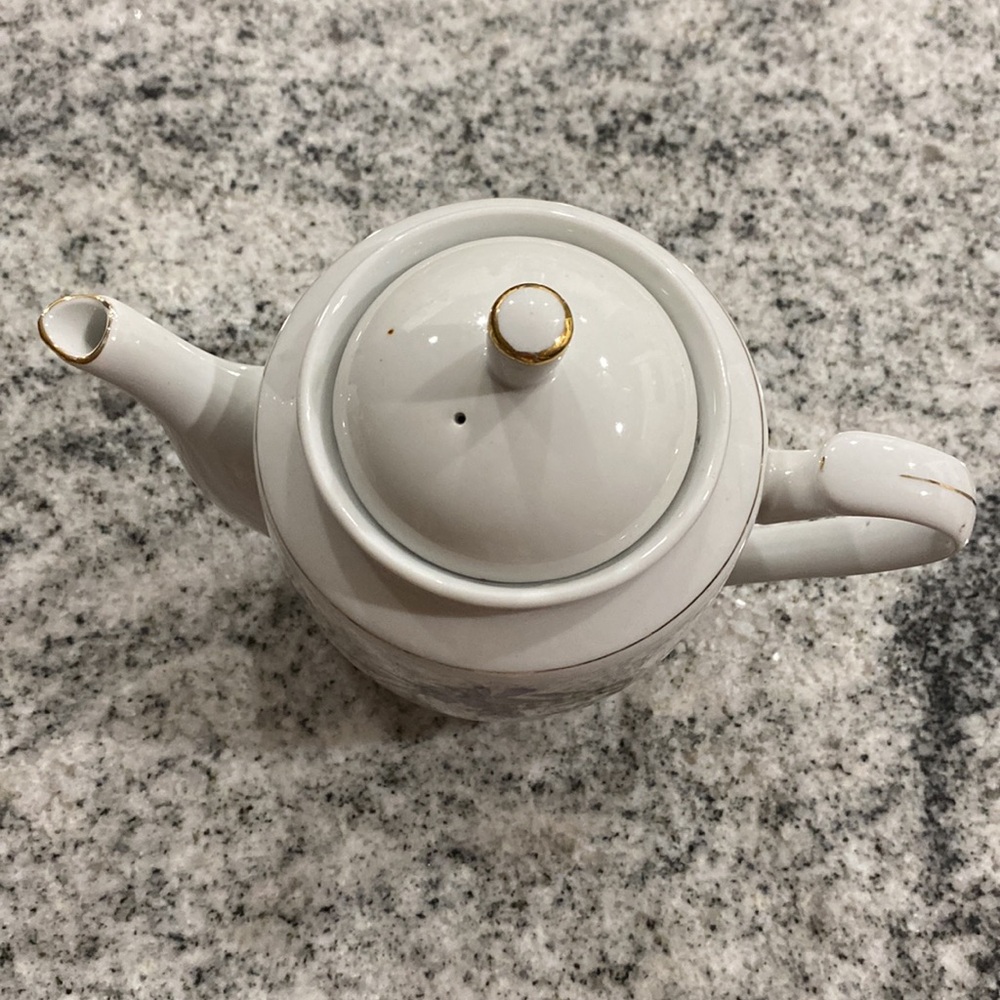 Vintage 1990’s Shadow Iris White Porcelain Teapot with Purple Floral Motif! - Picture 2 of 9